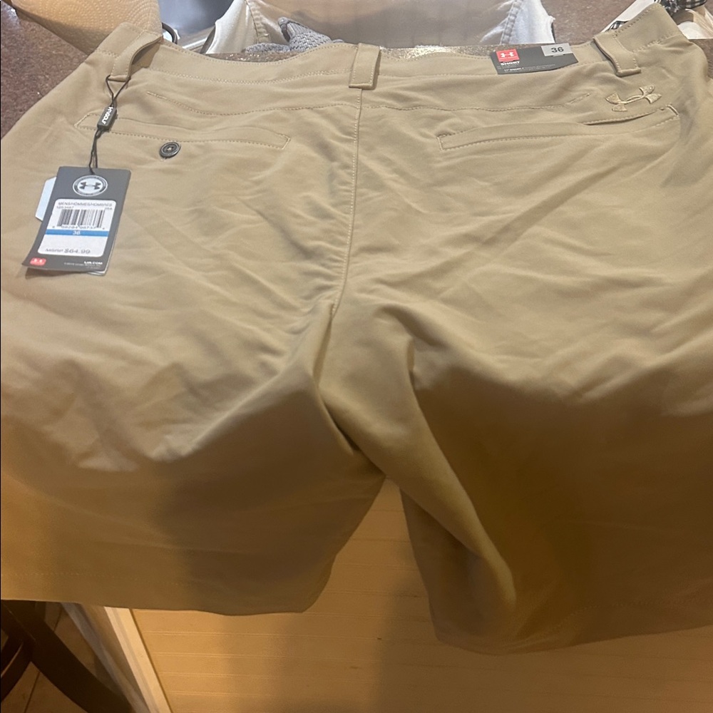NWT new Under Armour shorts size 36 tan brown loose men 11’inseam